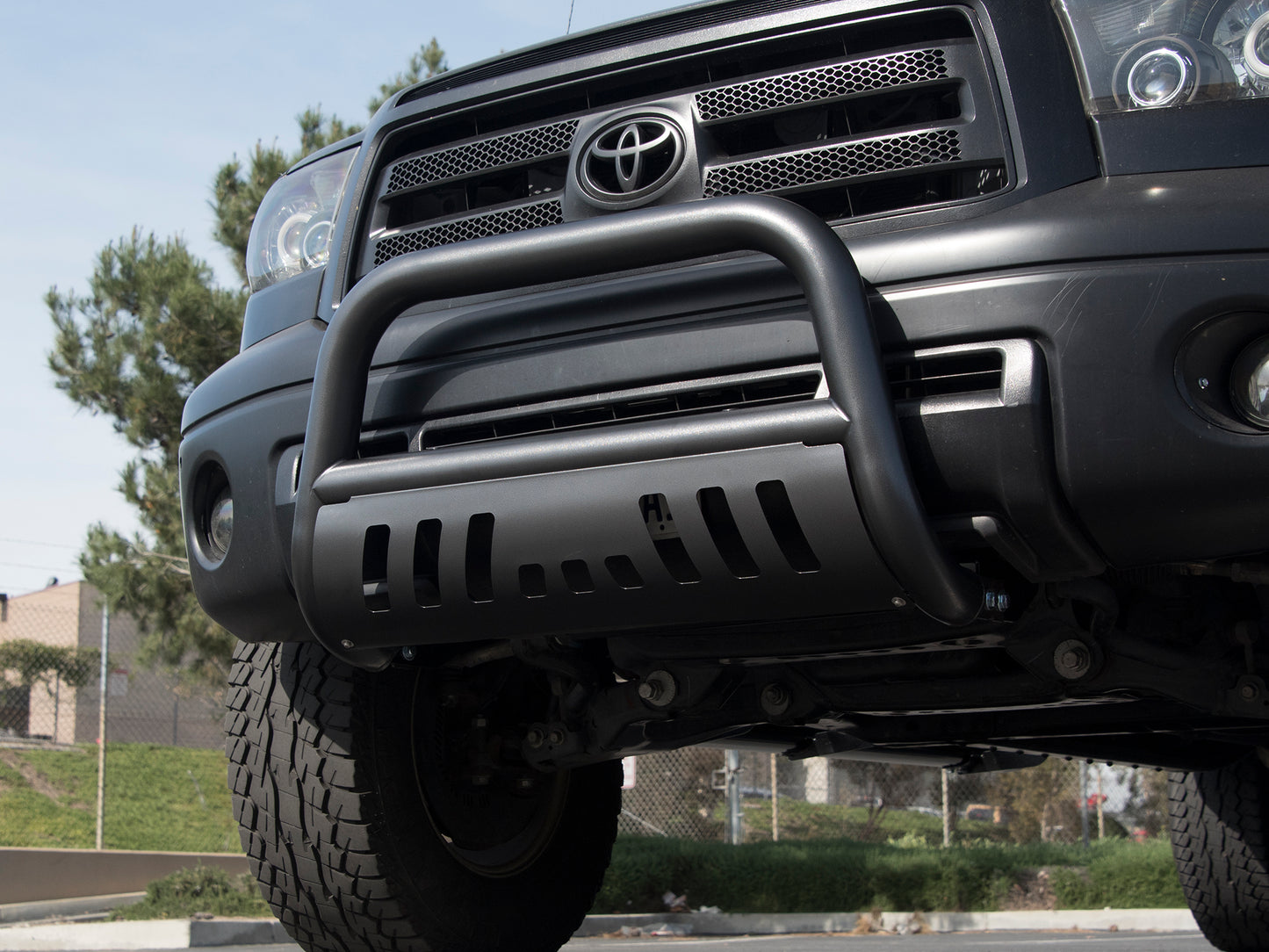 Armordillo 2000-2004 Nissan Frontier Classic Bull Bar - Matte Black - Armordillo USA by I3 Enterprise Inc. 