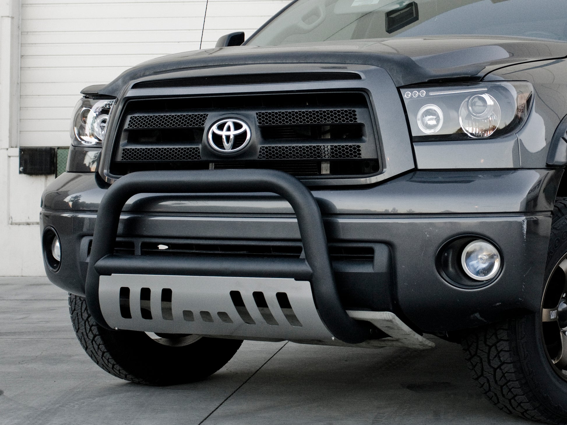 Armordillo 2014-2018 Chevy Silverado 1500 Classic Bull Bar - Matte Black W/Aluminum Skid Plate - Armordillo USA by I3 Enterprise Inc. 