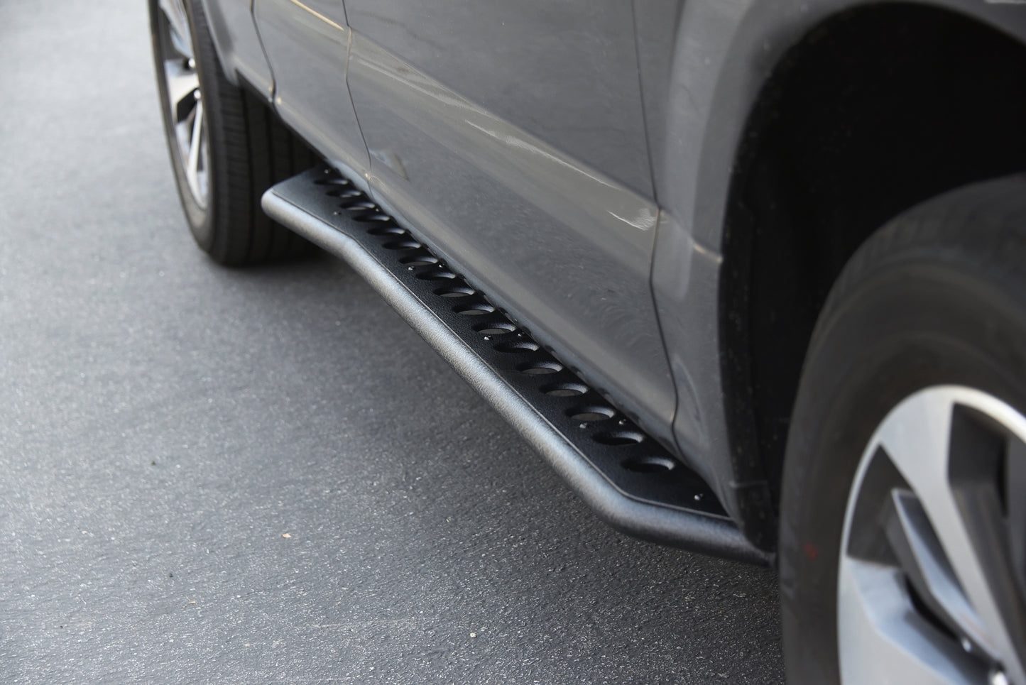 Armordillo 2007-2018 Chevy Silverado 1500/2500/3500 Crew Cab RS Series Running Board - Texture Black