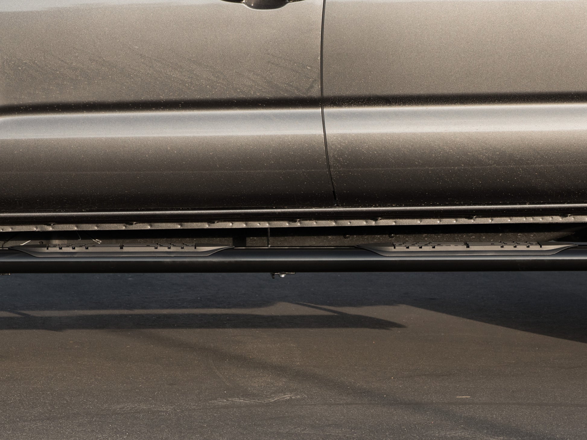 Armordillo 2000-2018 Chevy Tahoe 4" Oval Step Bar -Black - Armordillo USA by I3 Enterprise Inc. 