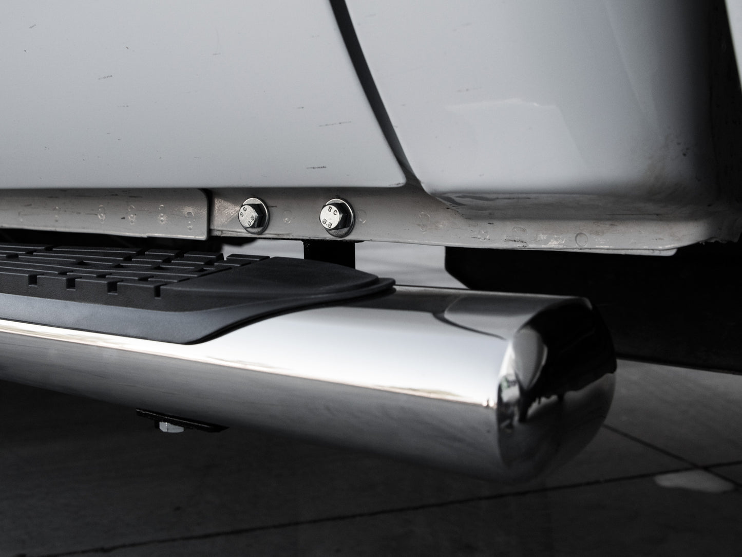 Armordillo 2004-2012 Chevy Colorado - Crew Cab 4" Oval Step Bar -Polished - Armordillo USA by I3 Enterprise Inc. 