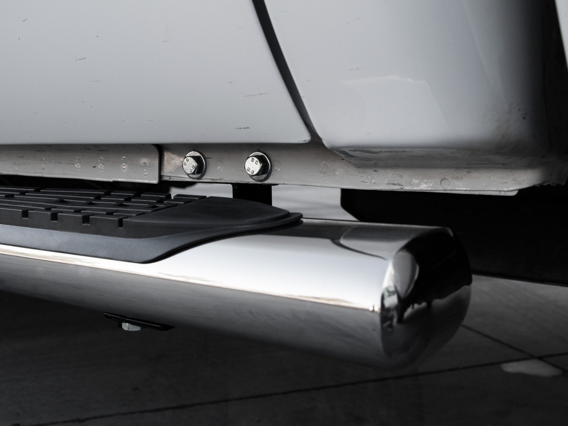 Armordillo 2004-2012 Chevy Colorado - Extended Cab 4" Oval Step Bar -Polished - Armordillo USA by I3 Enterprise Inc. 