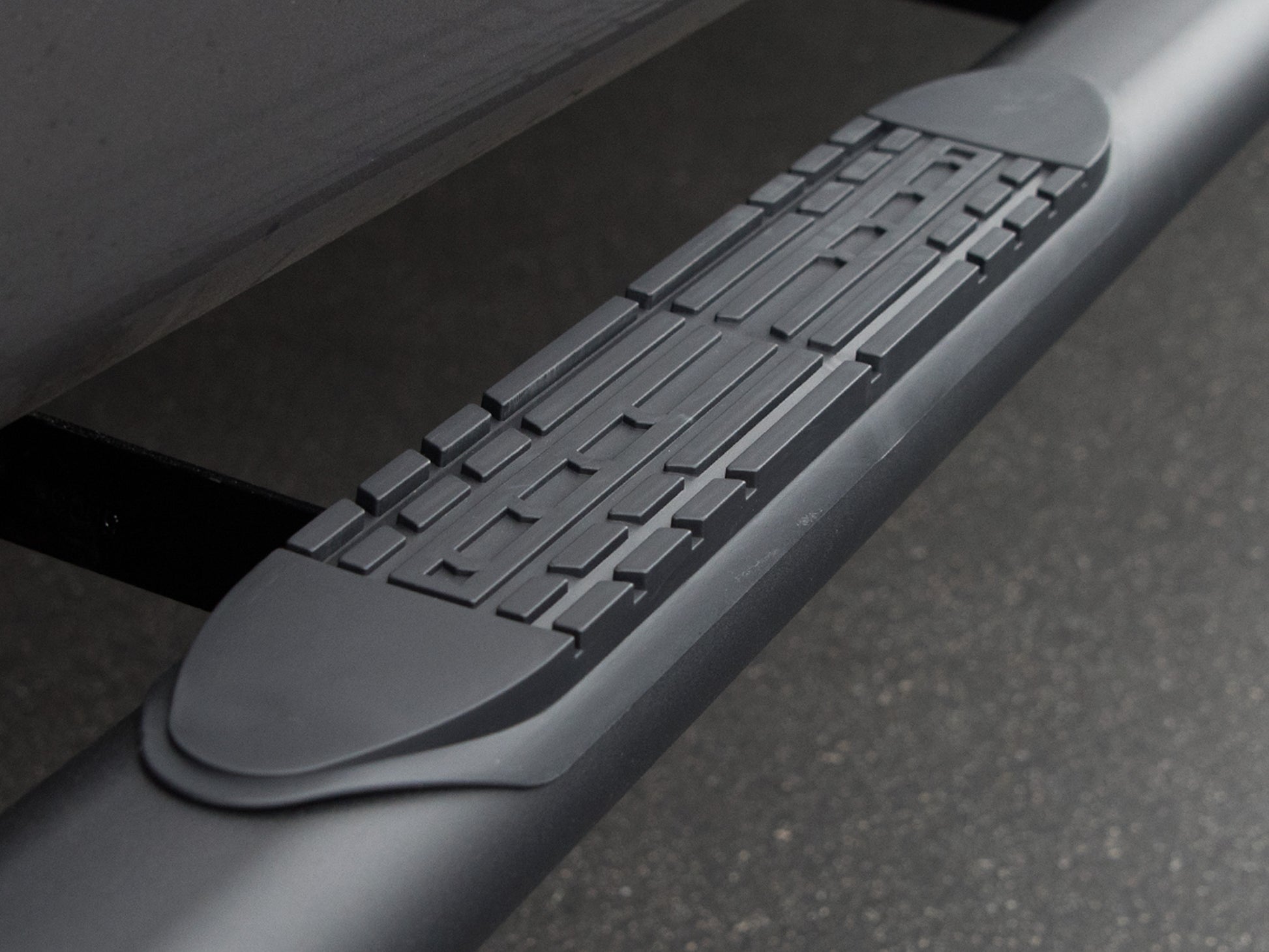 Armordillo 2005-2011 Dodge Dakota - Quad Cab 4" Oval Step Bar -Matte Black - Armordillo USA by I3 Enterprise Inc. 