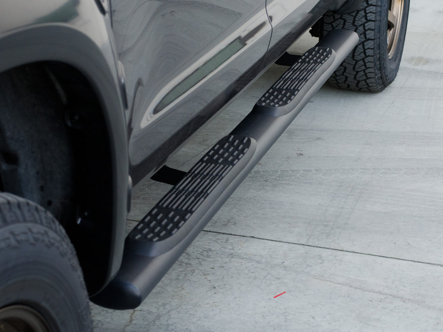 Armordillo 1999-2013 Chevy Silverado - Crew Cab - Body Mount 5" Oval Step Bar - Matte Black - Armordillo USA by I3 Enterprise Inc. 